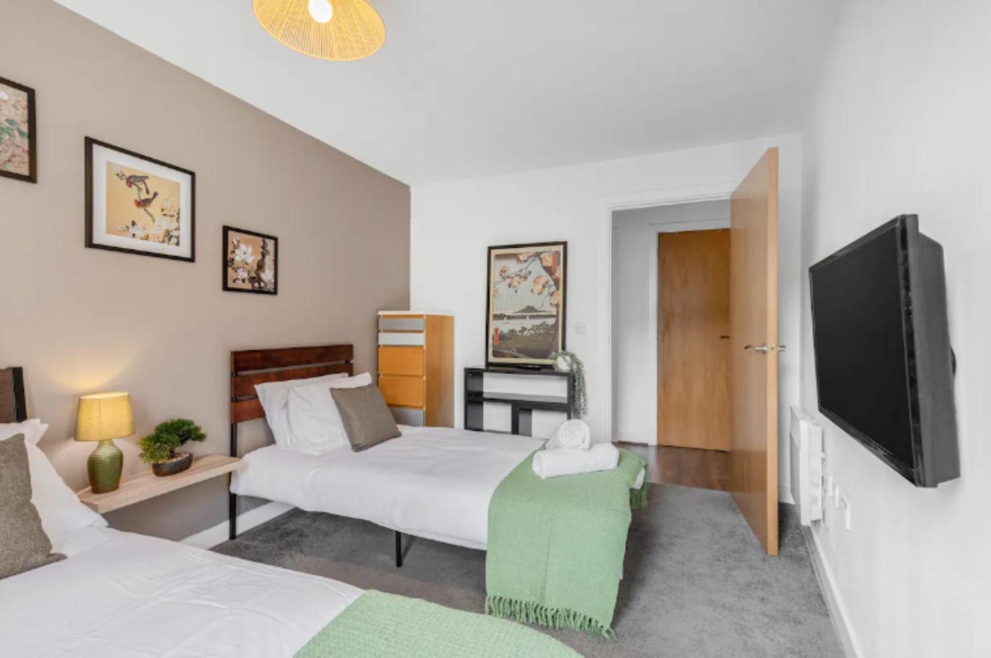 Oriental Suite 2 Bed 2 Bath Netflix And Free Parking, Games- Maihom Бірмінгем Екстер'єр фото