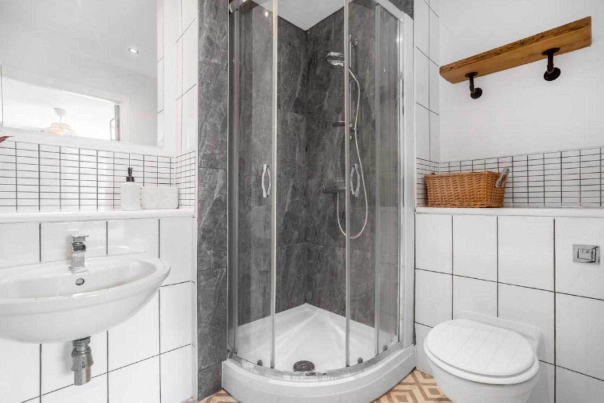 Oriental Suite 2 Bed 2 Bath Netflix And Free Parking, Games- Maihom Бірмінгем Екстер'єр фото